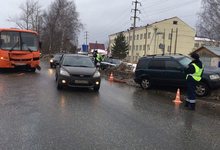 В результате утренней аварии с автобусом и «Хондой» пострадали шесть человек