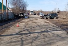 В Вятскополянском районе столкнулись BMW и Renault: два человека пострадали
