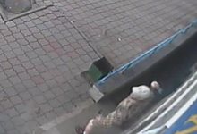 В Кирове на таксиста напали мужчины: момент погони попал на видео