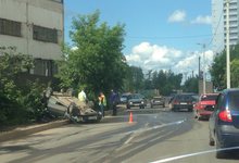 На Жуковского перевернулся автомобиль