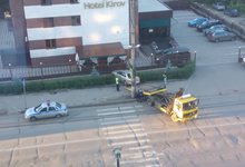 На Красина машина въехала в ограждение отеля