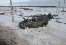 В Кирове мужчина опрокинул внедорожник: есть двое пострадавших