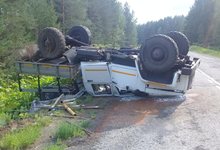 В Кировской области грузовик вылетел в кювет