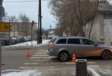В Кирове иномарка сбила двух школьниц на пешеходном переходе