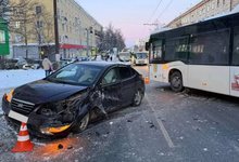 В Кирове на Владимирской произошло массовое ДТП с участием автобуса: есть пострадавшие