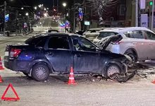 В центре Кирова в жесткой аварии пострадала 22-летняя девушка