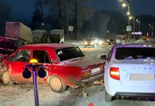 В Кирове в массовом ДТП на Комсомольской пострадали два человека