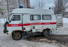 В Кирово-Чепецке столкнулись скорая помощь и Kia: пострадали шесть человек