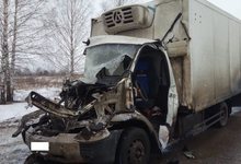 В Советском районе пьяный водитель на «Газельке» врезался в грузовик