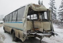 МАЗ протаранил Lada и пассажирский автобус на трассе Киров - Советск