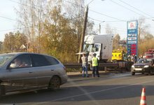 На Луганской грузовик снес опору ЛЭП