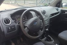 В 2025 году продажи новых легковых машин в России снизились на 15%