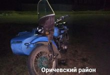 В Оричевском районе бесправник на мотоцикле улетел в кювет, а потом еще и выпил